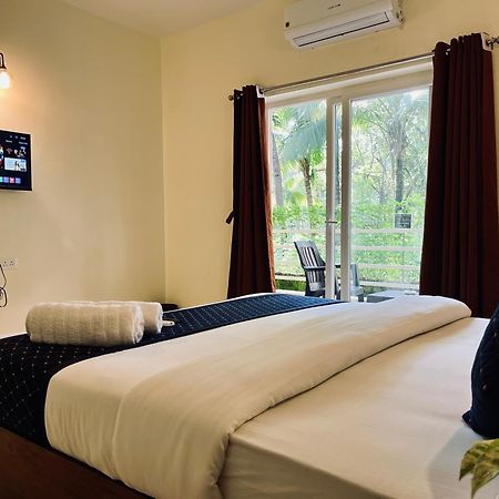 Sterling Garden Hotel By Pas Resorts Morjim Ngoại thất bức ảnh