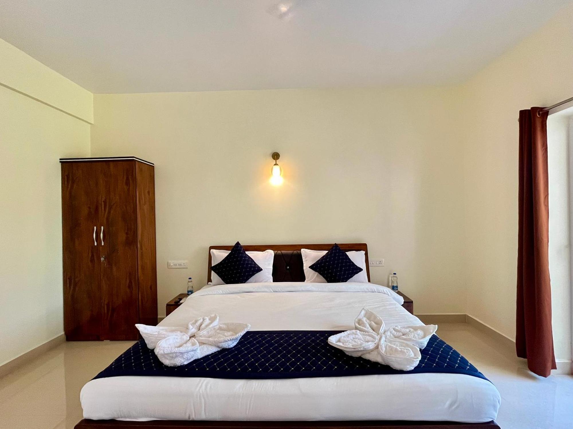 Sterling Garden Hotel By Pas Resorts Morjim Ngoại thất bức ảnh